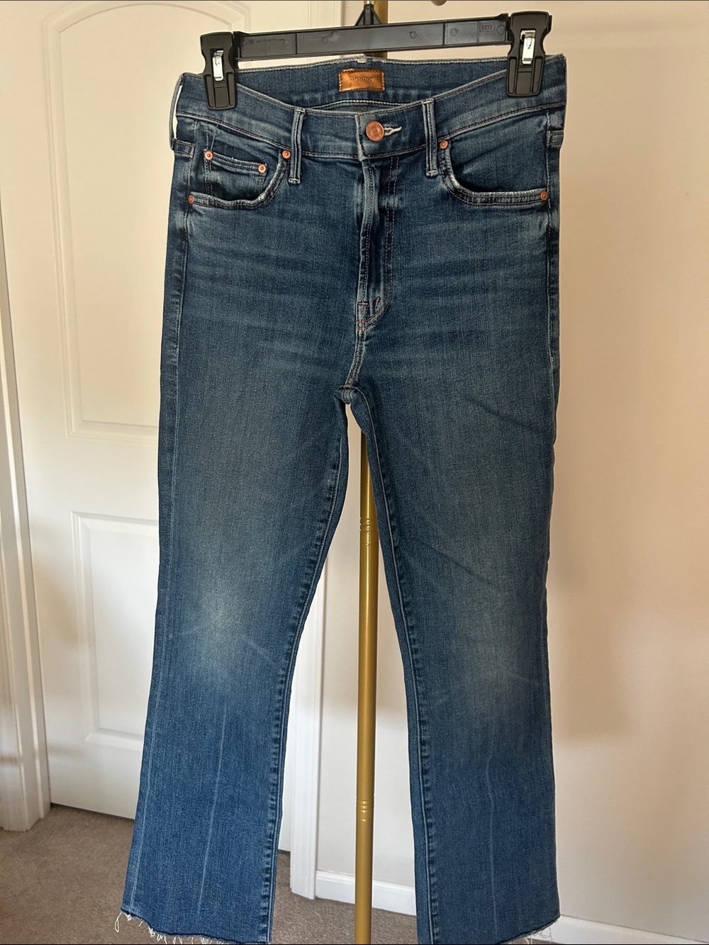 MOTHER Cropped Ankle Jeans in Dark Blue Wash